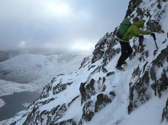 winter hiking destination 